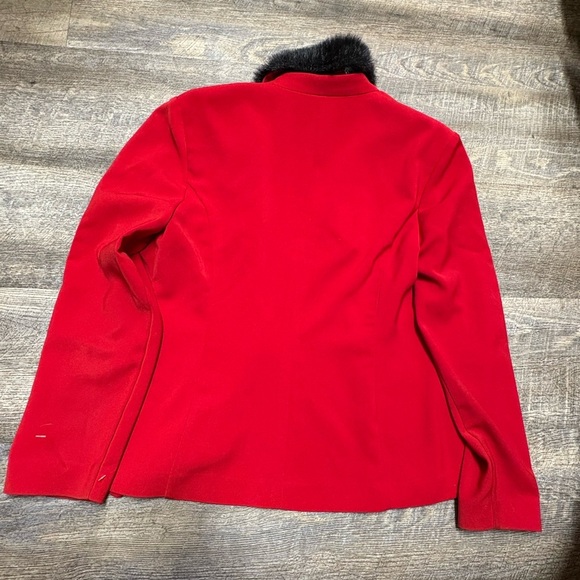 Amanda Smith Women's Red blazer with Black Fur Collar - Picture 10 of 10